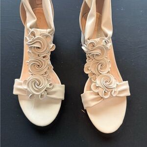 Elegant Cream Floral Women's Sandals